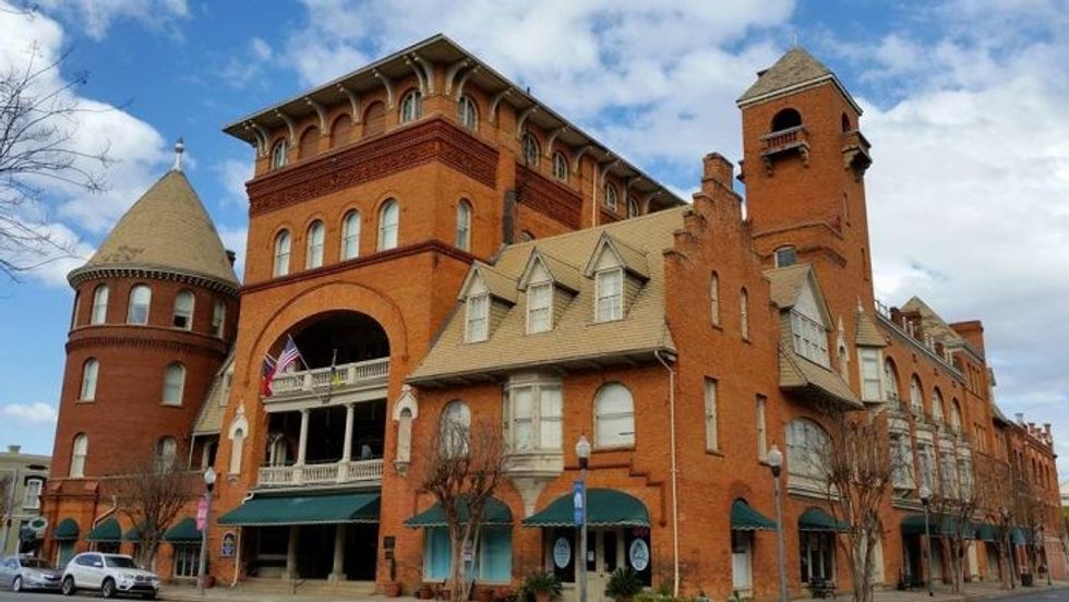 AH AUGUST Cover Story Historic Hotels The Windsor Hotel exterior