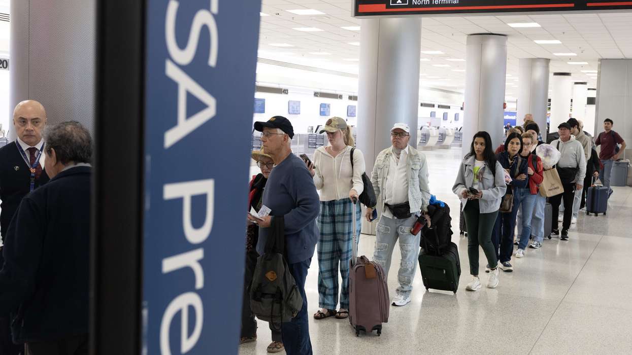 Shutdown disrupts U.S. air travel