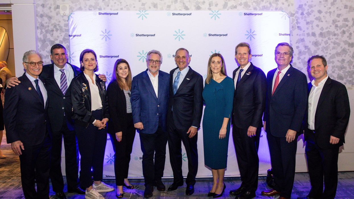 Amanda Hite receives the 2025 Shatterproof Hospitality Hero Award at ALIS for her leadership in raising awareness of substance use disorder