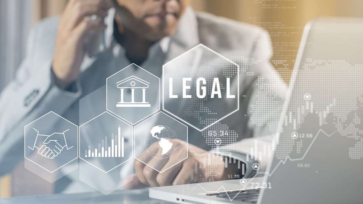 G6 offers legal hotline in Texas