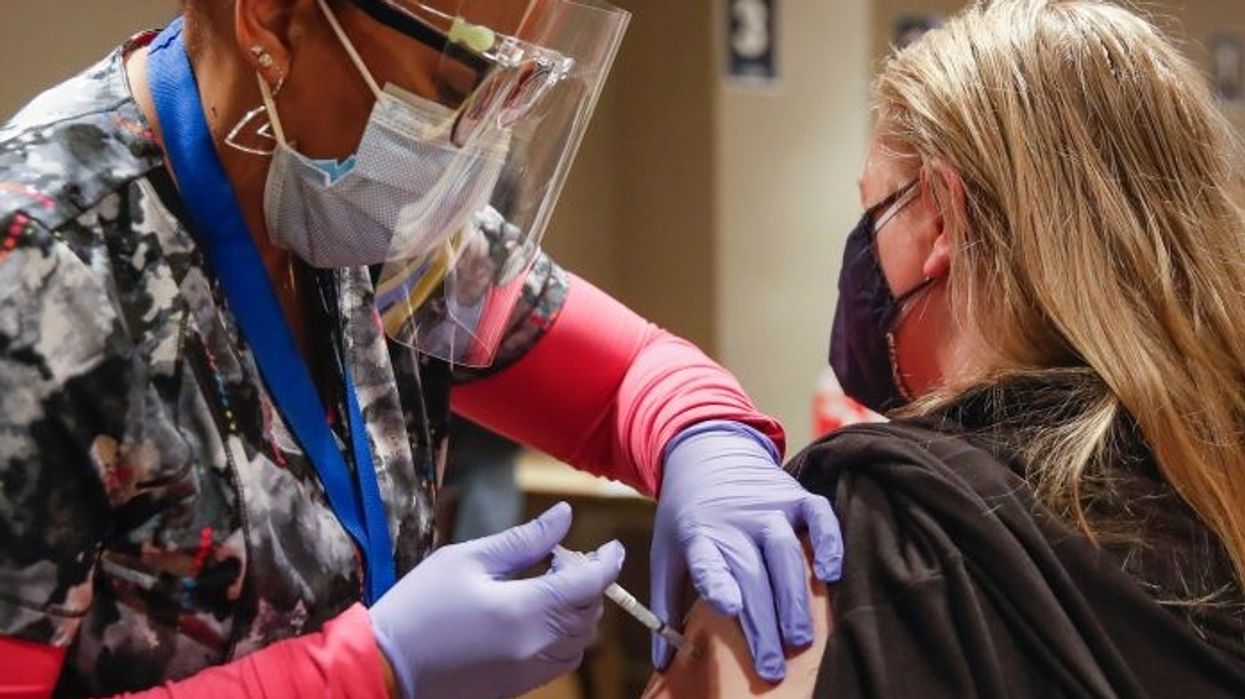 સીડીસી રસી લેનારા મુસાફરોને વધુ છુટ આપે છે