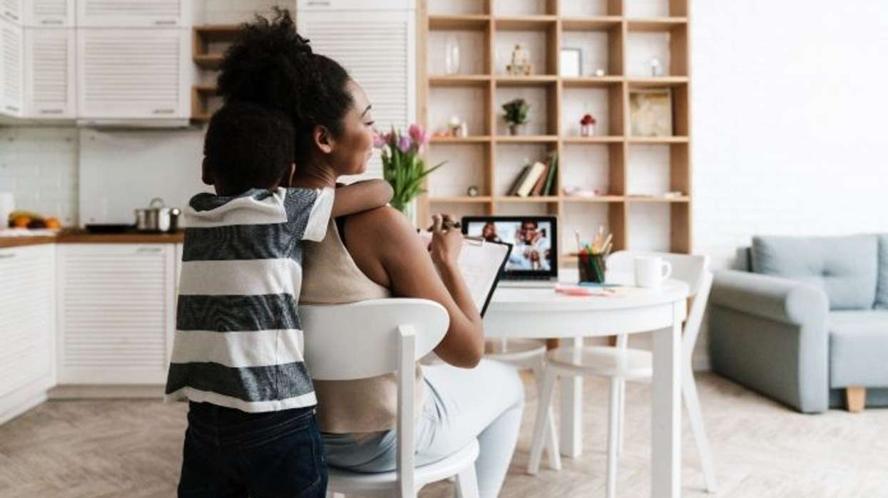 લા ક્લાઇન્ટા દ્વારા માતાઓના રજાના તણાવને નિયંત્રિત કરવા કાર્યક્રમ