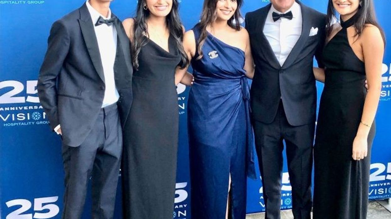 વિઝન દ્વારા 25મી એનિવર્સરી ગાલાની હોમટાઉન ચટ્ટાનૂગા, ટેનેસી ખાતે ઉજવણી