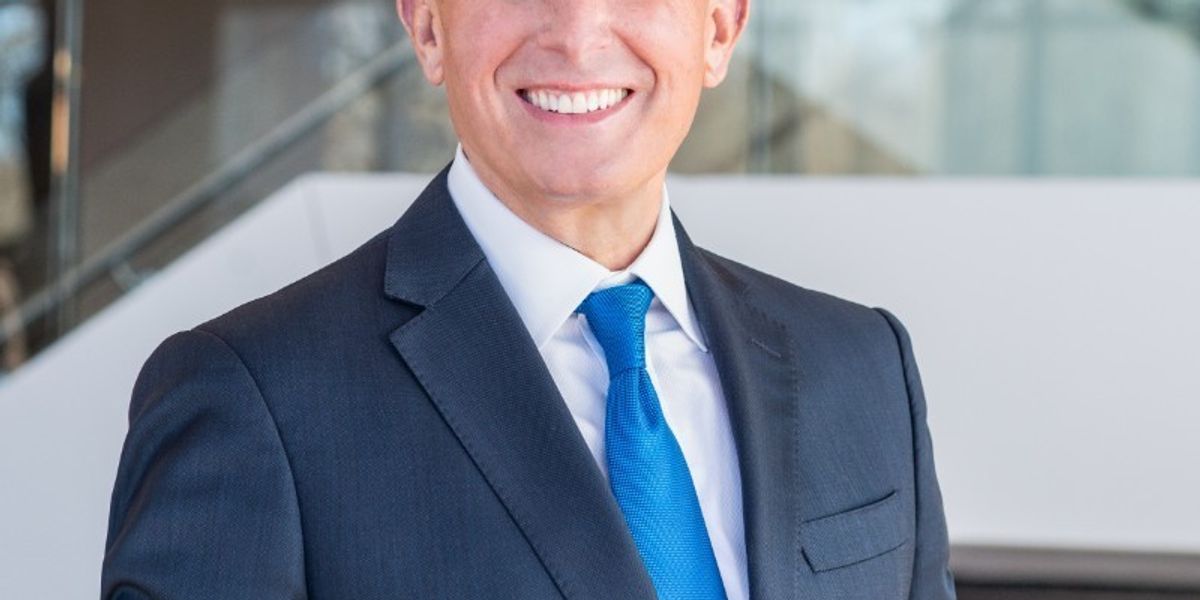 Ballotti Wyndham CEO Ballotti receiving Arne Sorenson Award - Asian Hospitality