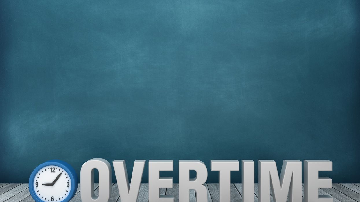 U.S. federal court overturns overtime rule, keeps lower thresholds