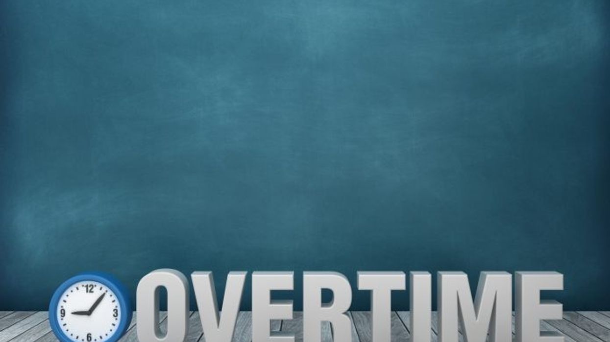 યુએસ ફેડરલ કોર્ટે ઓવરટાઇમ નિયમને ઉથલાવી દીધો, નીચી થ્રેશોલ્ડ જાળવી રાખી