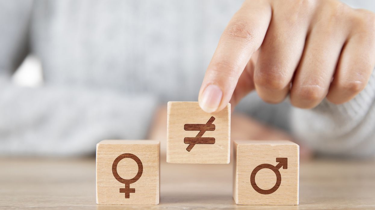 JPMorgan 2025 report showing 17% U.S. gender pay gap and 32% women in senior leadership roles globally