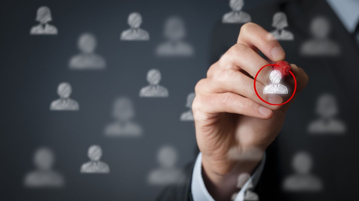 U.S. travelers using mobile devices to book independent boutique hotel stays with personalized offers and smart tech in 2025