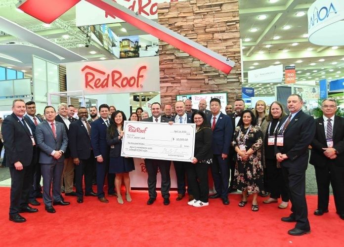 ENEWS-04-20-22-Red-Roof-ECPAT-check-presentation--696x500