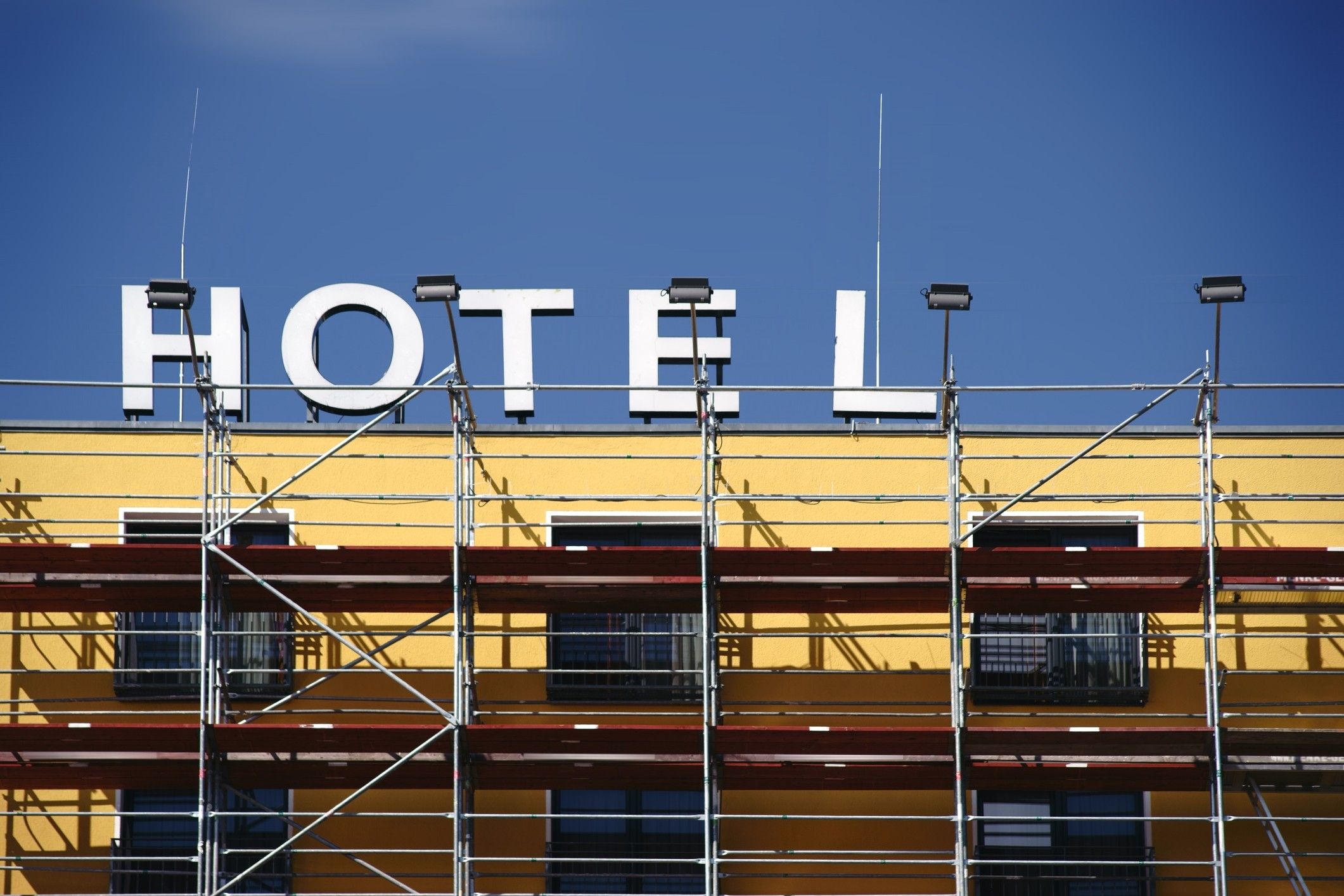 Scaffolding in front of the hotel facade U.S. construction pipeline