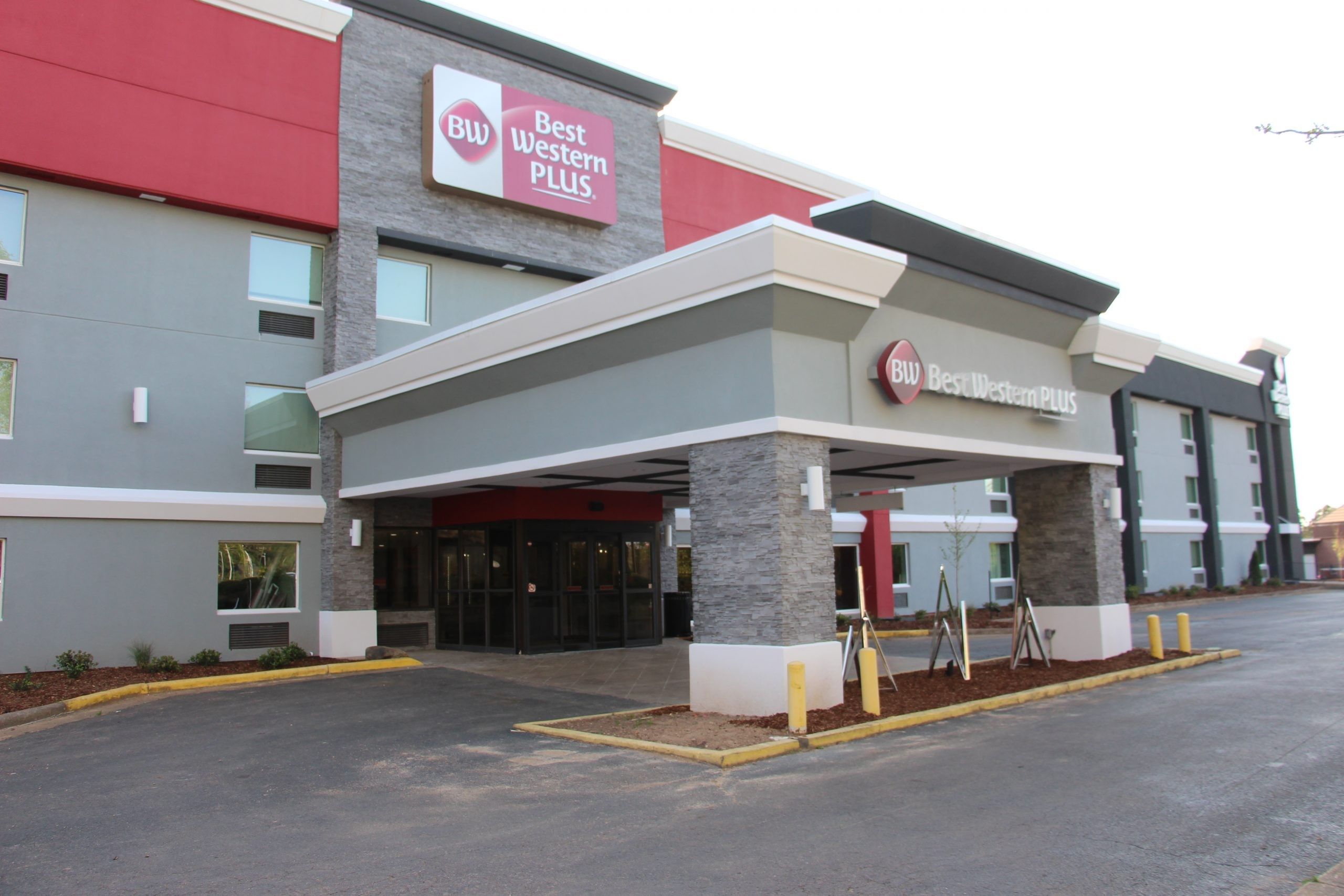 ENEWS 05-18-22 BRIEFS OPENINGS BW Plus Magnolia Inn & Suites-exterior Best Western Plus