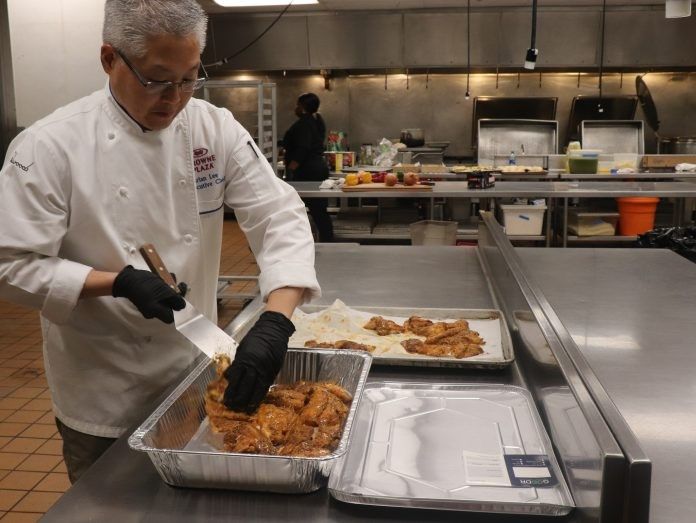 ENEWS-05-18-22-IHG-Goodr-donate-food-Packaging-up-Food-696x523