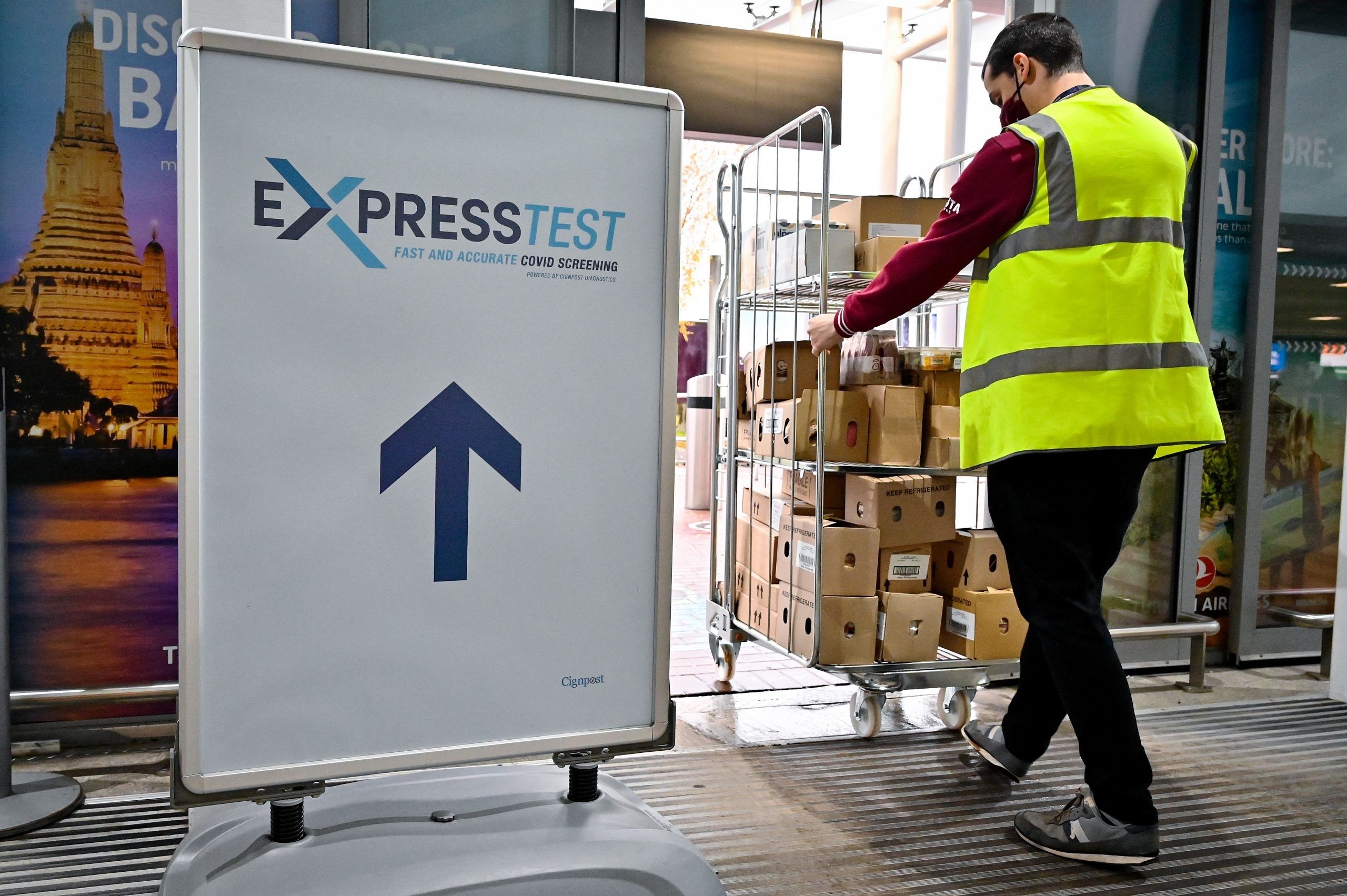 Airlines Bemoan UK's Fast-Changing Travel Rules U.S. to end pre-departure COVID testing