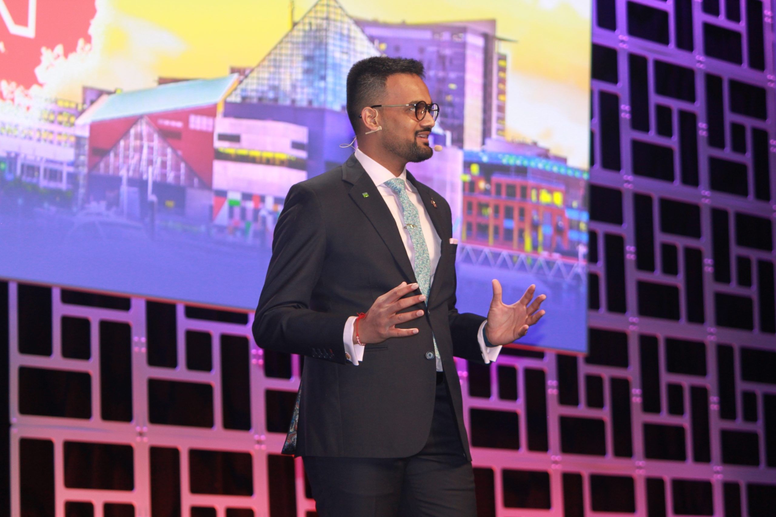 ENEWS 02-15-23 AAHOA Conference record Neal Patel onstage 1 AAHOACON23