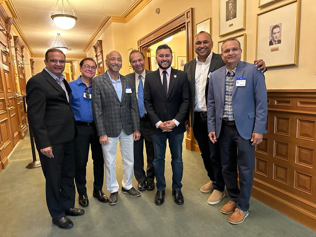 AAHOA members with Mukerji