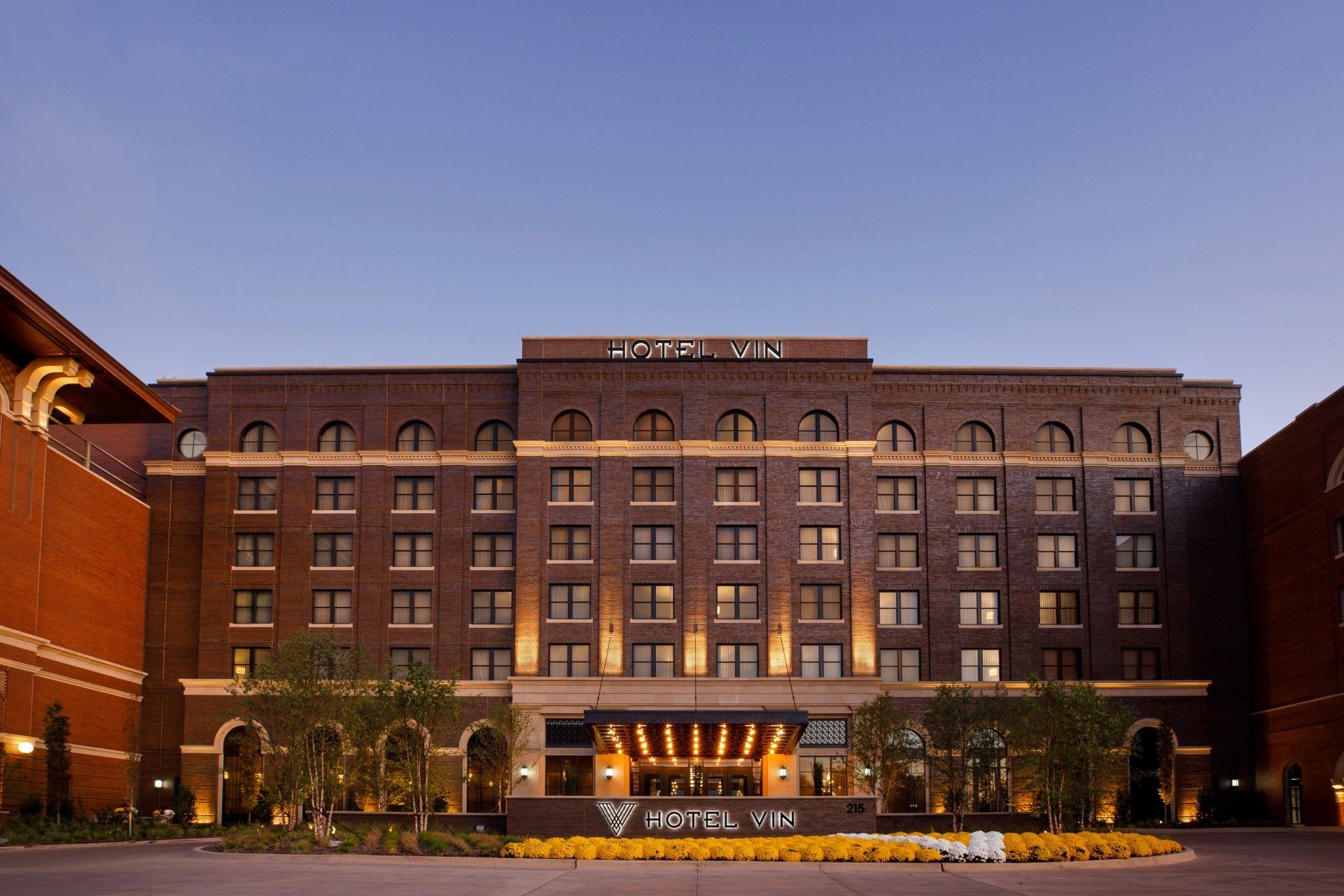 thumbnail_ENEWS 06-07-23 NewcrestImage Coury alliance Hotel Vin NewcrestImage Coury partnership