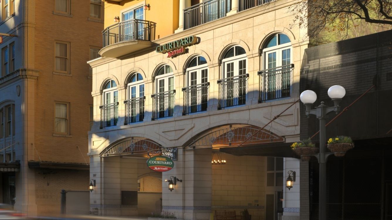 Courtyard San Antonio Riverwalk proudly displays its green key certification 2025, showing its commitment to stability and environmental hospitality